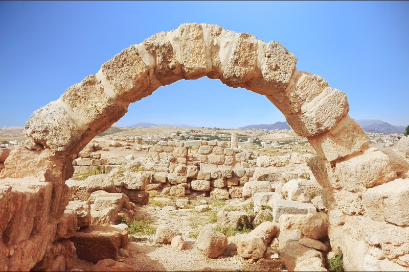 rosenfeld-ehud-shoftim-arch-in moab