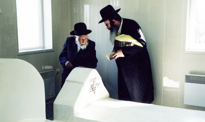 Kever of Reb Noson of Nemirov in Breslov, Ukraine. Reb Michel Dorfman z"l (left and Rabbi Nasan Maimon. Photo by Reb Michel's grandson, Zev Rumer, 2004.
