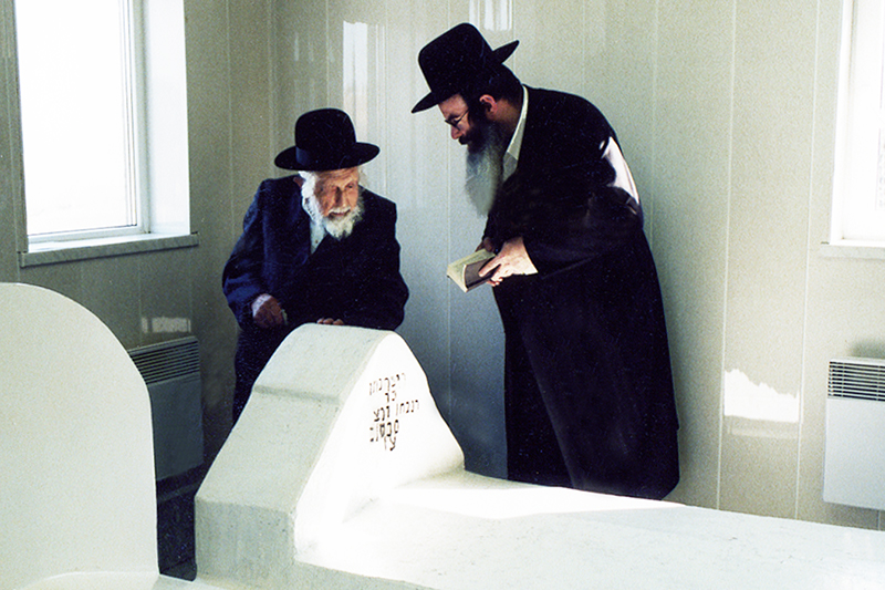 Rabbi Michel Dorfman and Rabbi Nasan Maimon at Kever of Reb Noson of Nemirov in Breslov - 2004